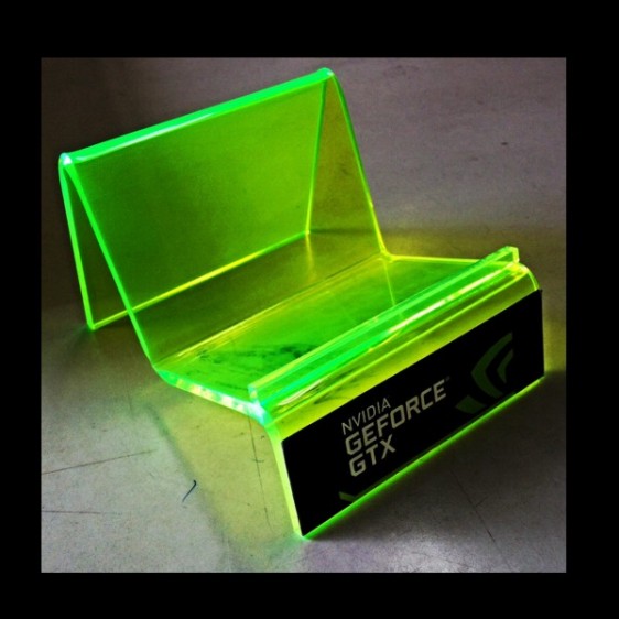 MAQUILA Y EXHIBIDORES DE ACRILICO