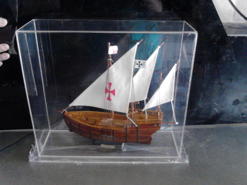 MAQUILA Y EXHIBIDORES DE ACRILICO